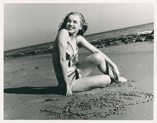 Marilyn Monroe feet photo thumbnail