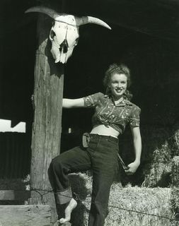Marilyn Monroe feet photo thumbnail