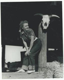 Marilyn Monroe feet photo thumbnail