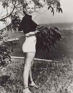 Marilyn Monroe feet photo thumbnail