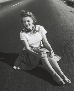 Marilyn Monroe feet photo thumbnail