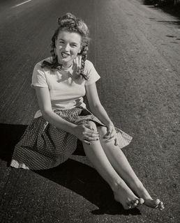 Marilyn Monroe feet photo thumbnail