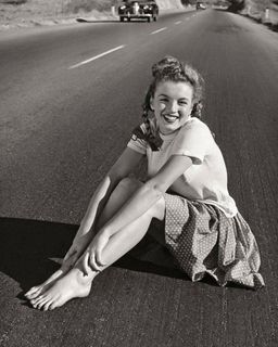 Marilyn Monroe feet photo thumbnail