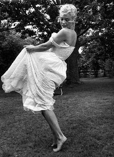 Marilyn Monroe feet photo thumbnail