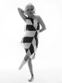 Marilyn Monroe feet photo thumbnail