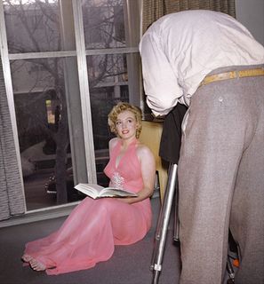 Marilyn Monroe feet photo thumbnail