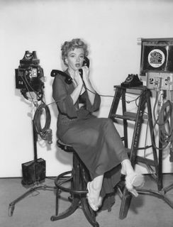 Marilyn Monroe feet photo 9