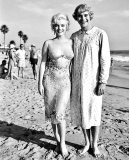 Marilyn Monroe feet photo 6