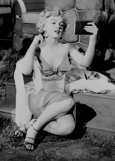 Marilyn Monroe feet photo 1