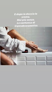 Marina La Rosa feet photo thumbnail