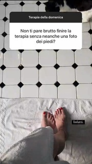 Marina La Rosa feet photo thumbnail