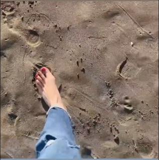 Marina La Rosa feet photo thumbnail