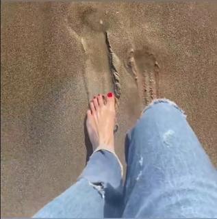 Marina La Rosa feet photo thumbnail