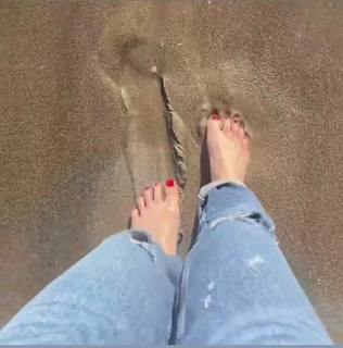 Marina La Rosa feet photo thumbnail