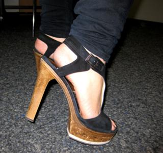 Marina Lambrini Diamandis feet photo thumbnail