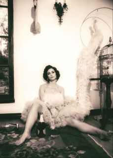 Marina Lambrini Diamandis feet photo thumbnail