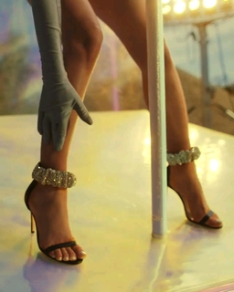 Marina Ruy Barbosa feet photo thumbnail