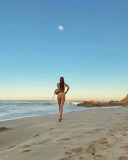 Marina Ruy Barbosa feet photo thumbnail
