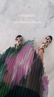 Marina Ruy Barbosa feet photo thumbnail