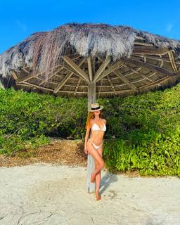 Marina Ruy Barbosa feet photo thumbnail