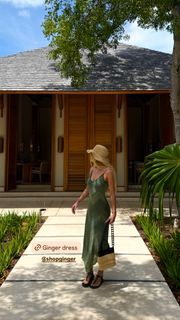 Marina Ruy Barbosa feet photo thumbnail