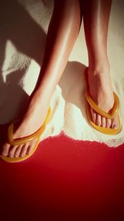 Marina Ruy Barbosa feet photo thumbnail