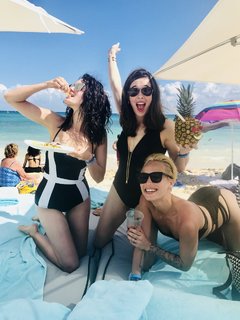 Marina Squerciati feet photo thumbnail