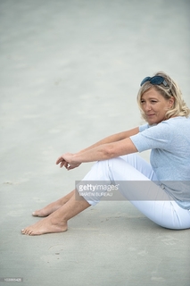Marine Le Pen feet photo thumbnail