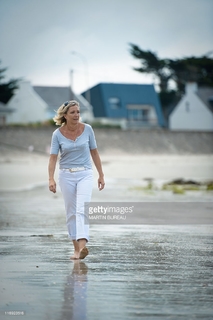 Marine Le Pen feet photo thumbnail