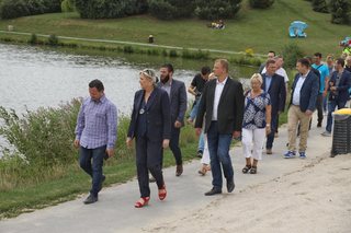 Marine Le Pen feet photo thumbnail
