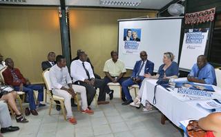 Marine Le Pen feet photo thumbnail