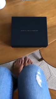 Marine Lorphelin feet photo thumbnail