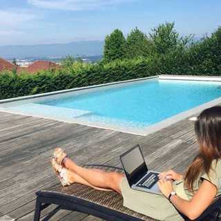 Marine Lorphelin feet photo thumbnail