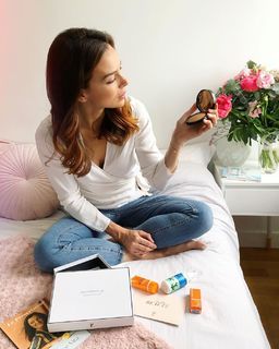 Marine Lorphelin feet photo thumbnail