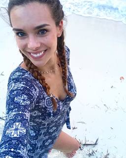 Marine Lorphelin feet photo thumbnail