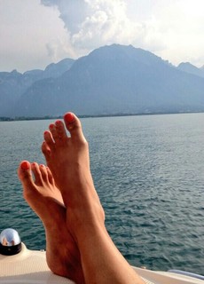 Marine Lorphelin feet photo thumbnail