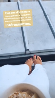 Marine Lorphelin feet photo thumbnail