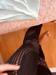 Marine Lorphelin feet photo thumbnail