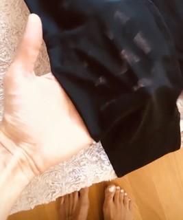 Marine Lorphelin feet photo thumbnail