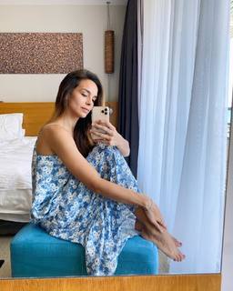 Marine Lorphelin feet photo thumbnail