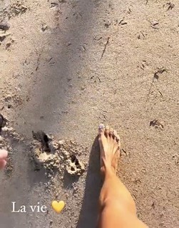 Marine Lorphelin feet photo thumbnail