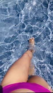 Marine Lorphelin feet photo thumbnail