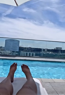 Marine Lorphelin feet photo thumbnail