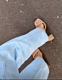 Marine Lorphelin feet photo thumbnail