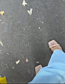 Marine Lorphelin feet photo thumbnail