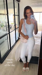 Marine Lorphelin feet photo thumbnail