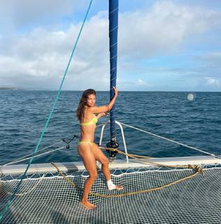 Marine Lorphelin feet photo thumbnail