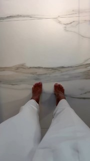 Marine Lorphelin feet photo thumbnail