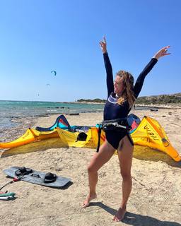 Marine Lorphelin feet photo thumbnail