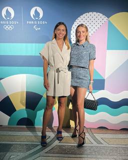 Marine Lorphelin feet photo thumbnail